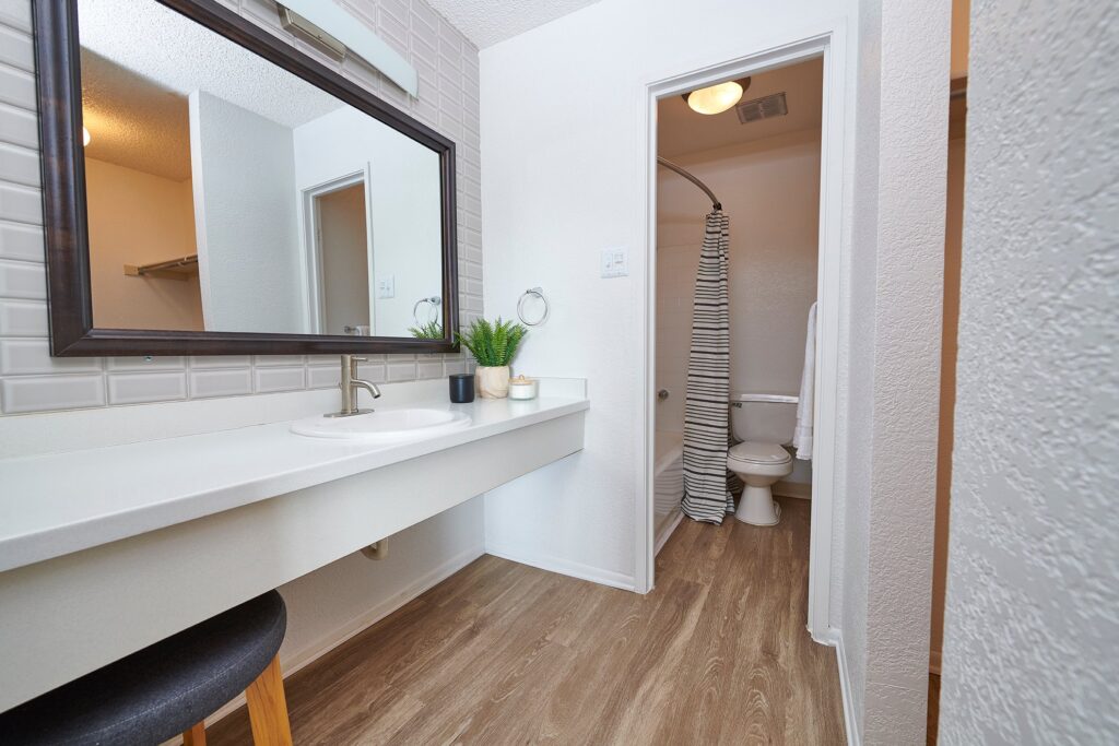 Bathroom with toilet and tub shower
